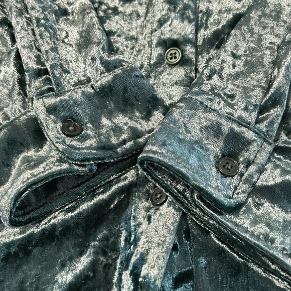 Ladies Playboy Green Crushed Velour Shacket velvet soft feel. - Picture 7 of 7